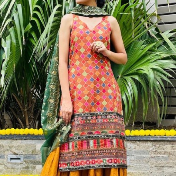 Backless Designer kurti - Picture 4 of 6